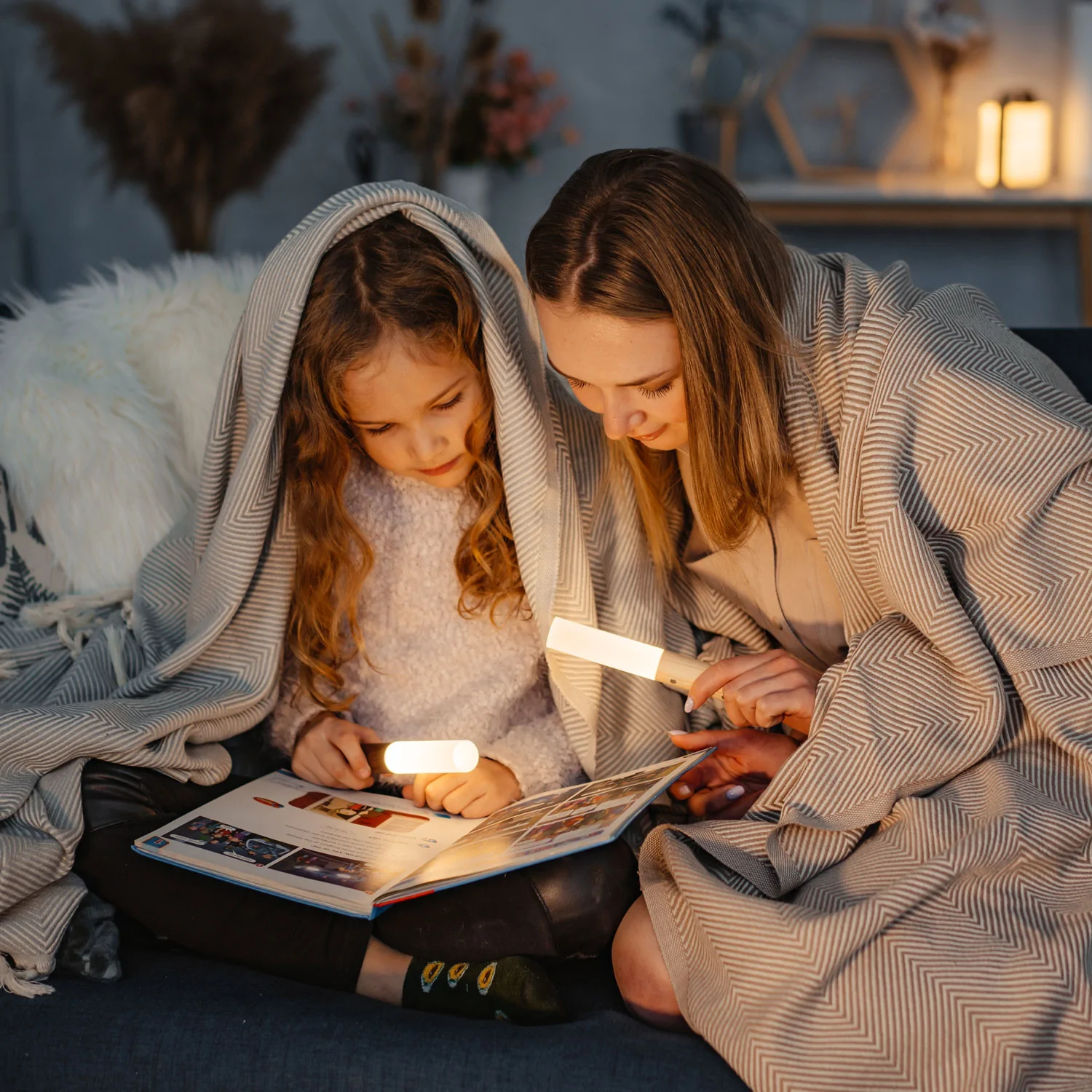 child-with-mom_2000x